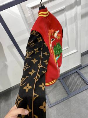 Яке тип бомбър LV КОД 879